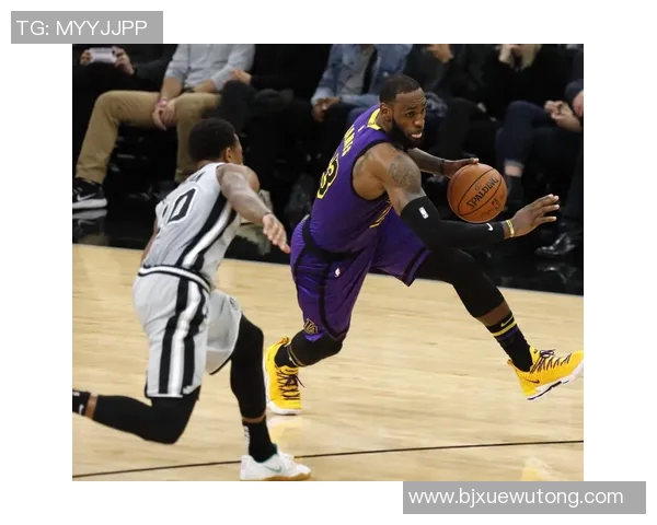 NBA毒蛇对决南湾湖人精彩赛事回顾与精彩瞬间分析